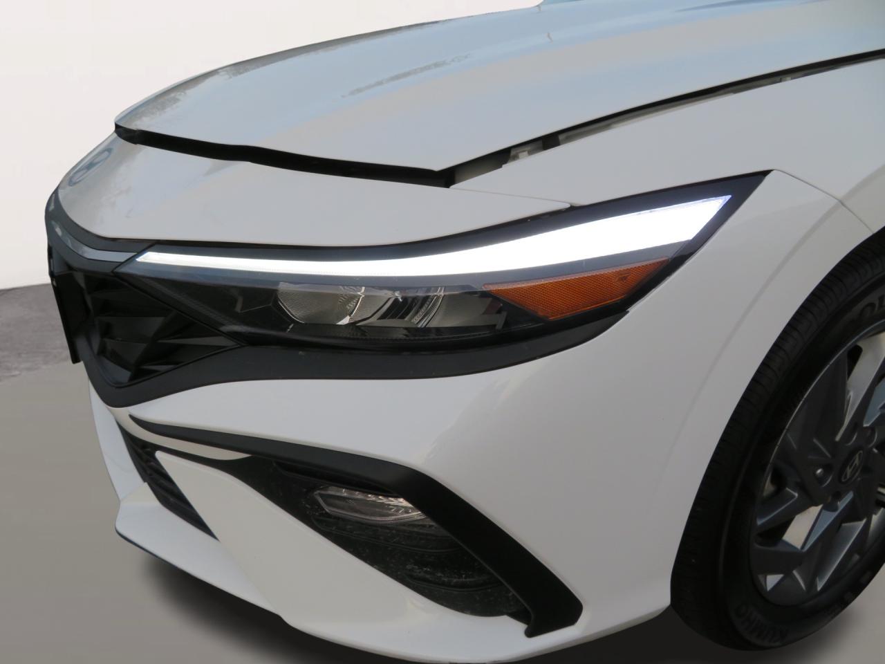 2025 Hyundai Elantra Preferred IVT Photo