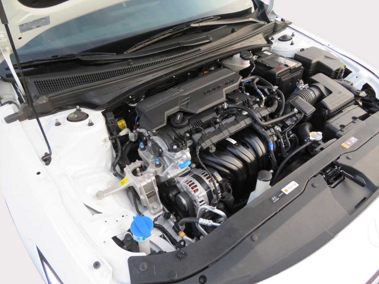 2025 Hyundai Elantra Preferred IVT Photo