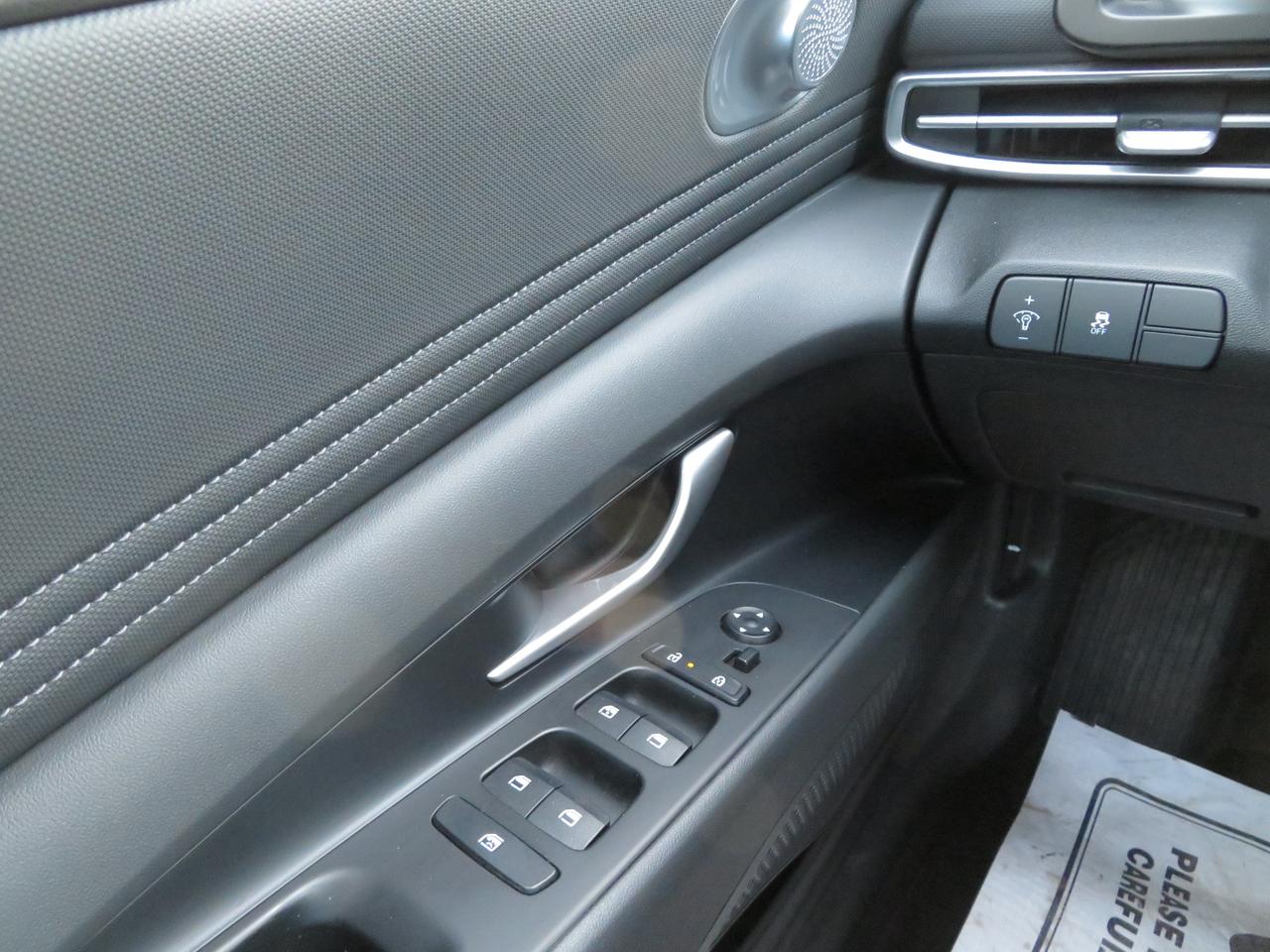 2025 Hyundai Elantra Preferred IVT Photo