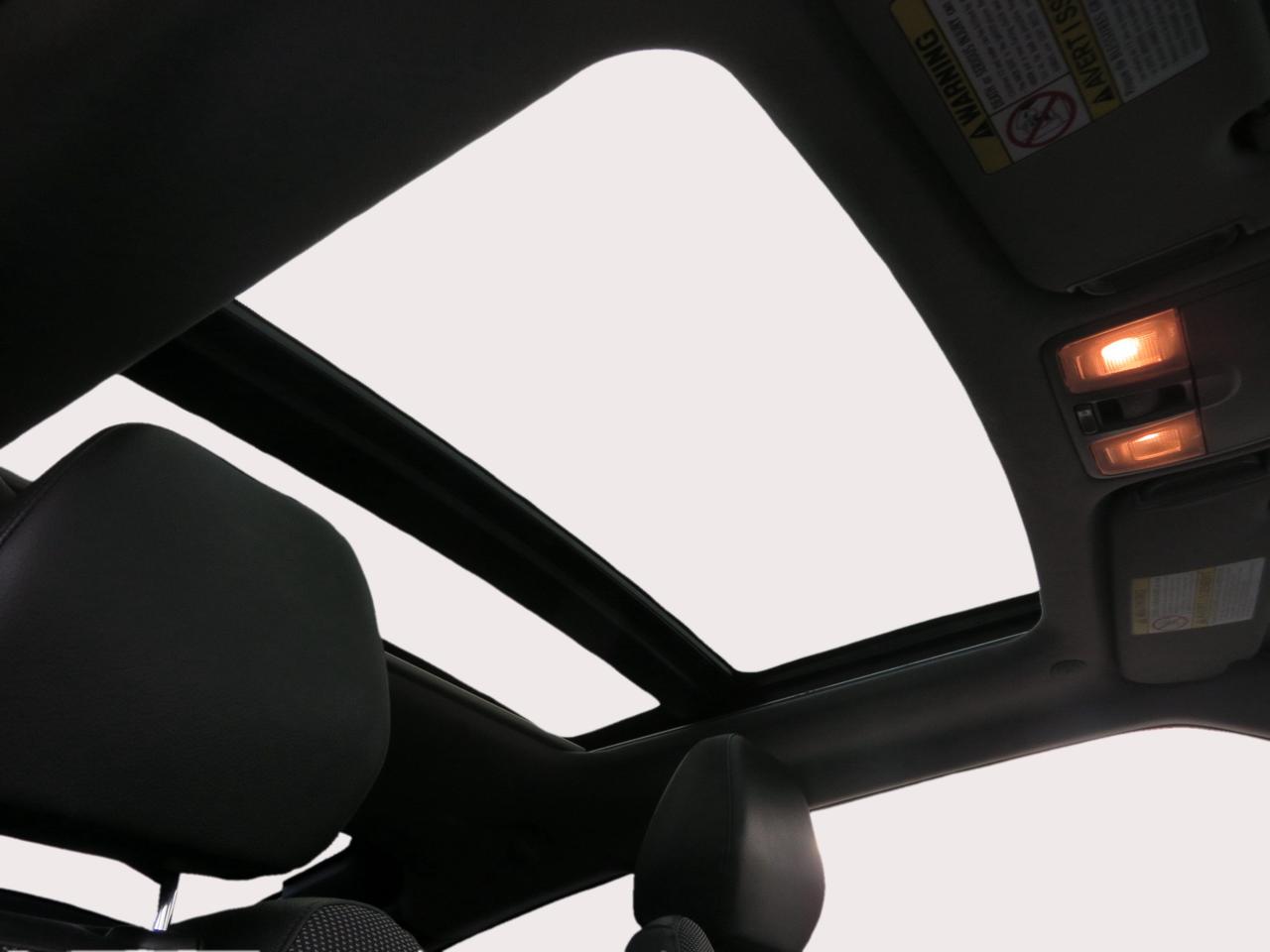 2015 Hyundai Veloster 3dr Cpe Auto w/Tech Photo