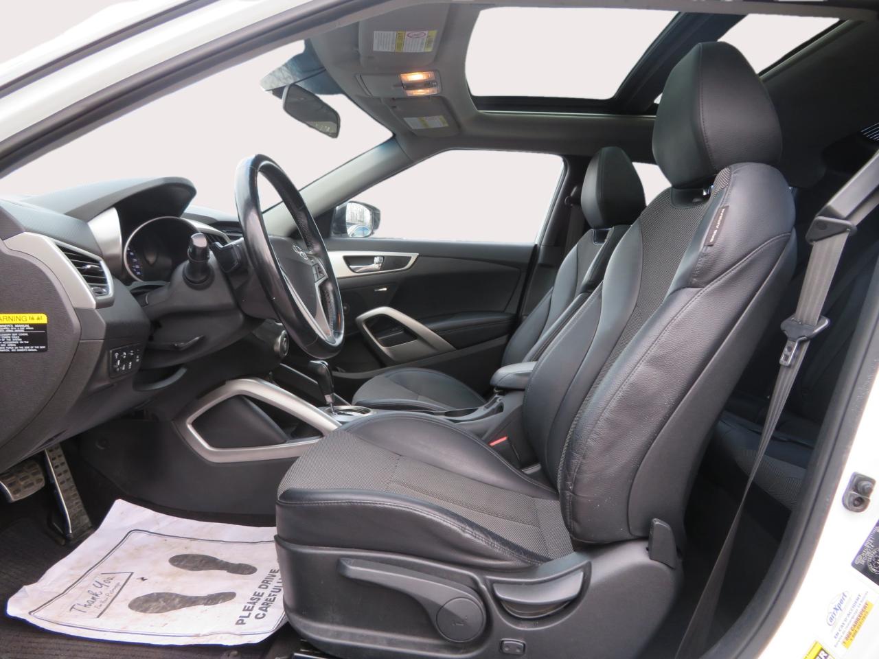 2015 Hyundai Veloster 3dr Cpe Auto w/Tech Photo