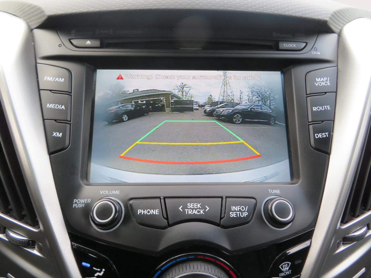 2015 Hyundai Veloster 3dr Cpe Auto w/Tech Photo