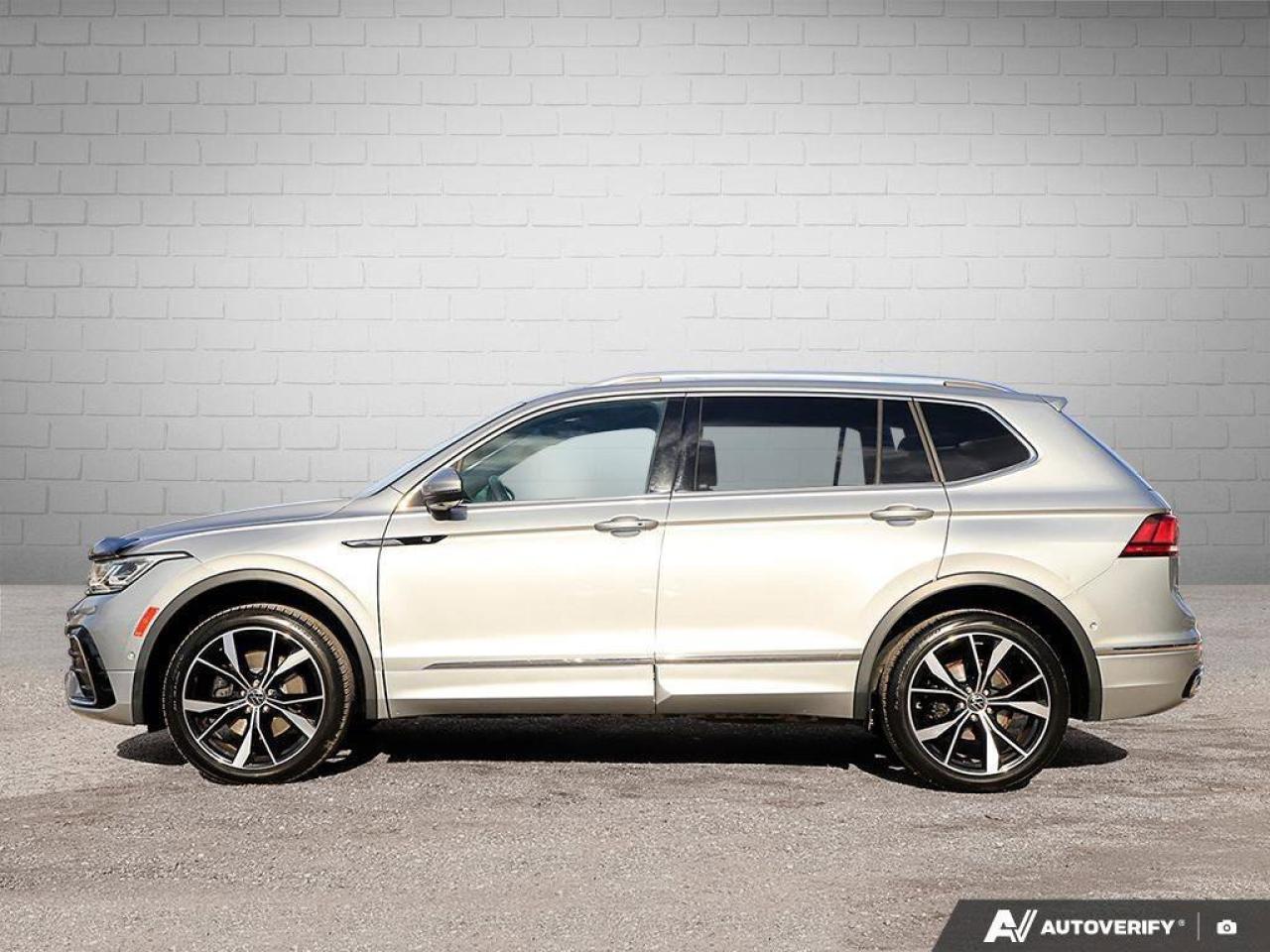 2022 Volkswagen Tiguan Highline R-LineONE-OWNER, ACCIDENT-FREE, SUNROOF, Photo2