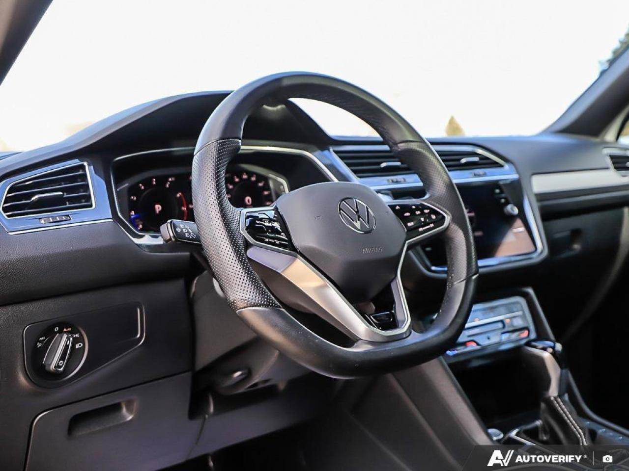 2022 Volkswagen Tiguan Highline R-LineONE-OWNER, ACCIDENT-FREE, SUNROOF, Photo