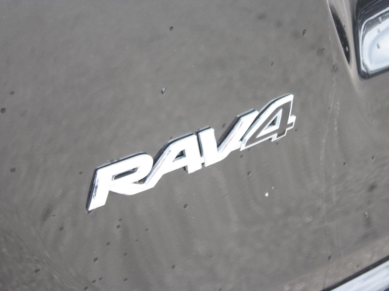 2016 Toyota RAV4 Hybrid Limited AWD / Leather / Heated Seats / Sunroof Photo