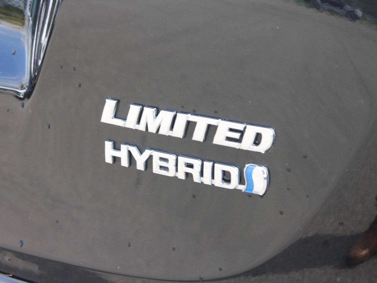 2016 Toyota RAV4 Hybrid Limited AWD / Leather / Heated Seats / Sunroof Photo