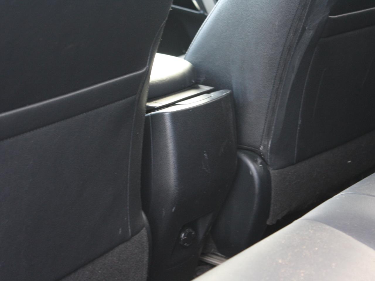 2016 Toyota RAV4 Hybrid Limited AWD / Leather / Heated Seats / Sunroof Photo