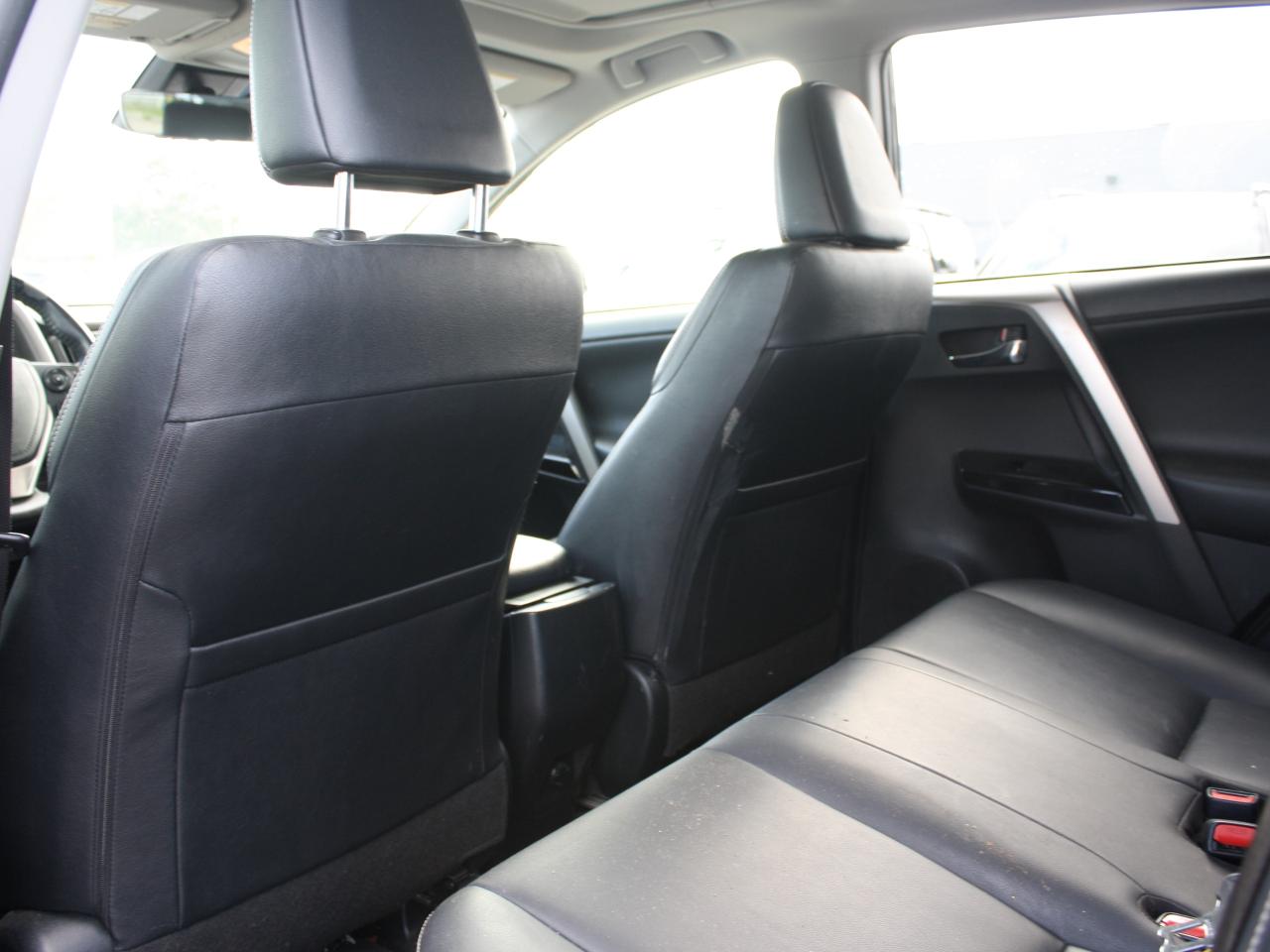 2016 Toyota RAV4 Hybrid Limited AWD / Leather / Heated Seats / Sunroof Photo