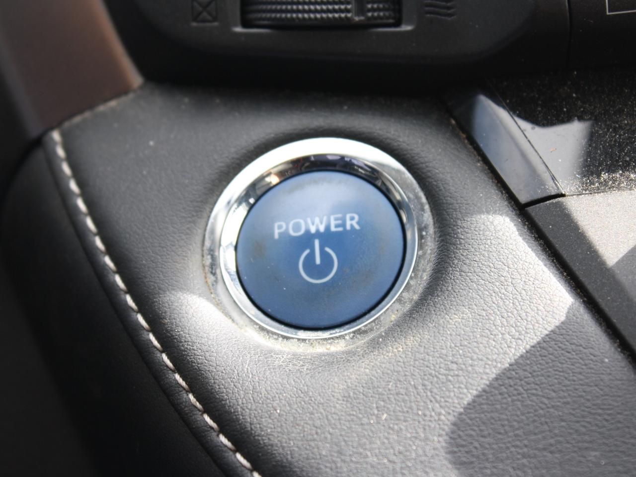 2016 Toyota RAV4 Hybrid Limited AWD / Leather / Heated Seats / Sunroof Photo