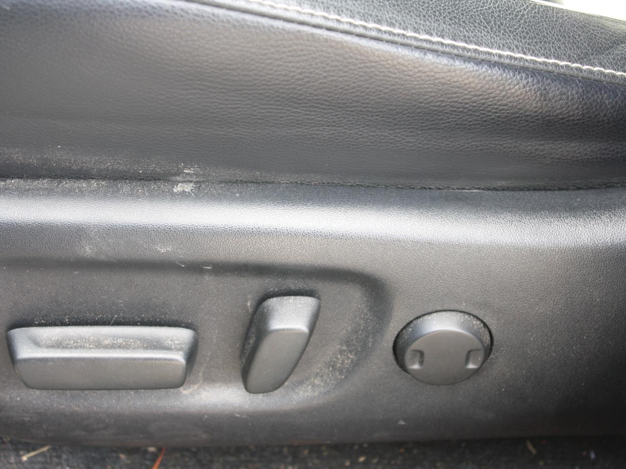 2016 Toyota RAV4 Hybrid Limited AWD / Leather / Heated Seats / Sunroof Photo