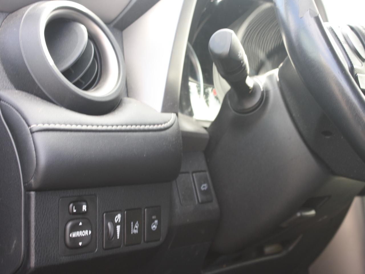 2016 Toyota RAV4 Hybrid Limited AWD / Leather / Heated Seats / Sunroof Photo