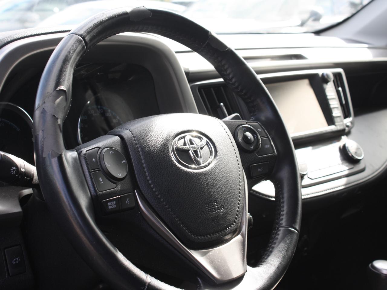 2016 Toyota RAV4 Hybrid Limited AWD / Leather / Heated Seats / Sunroof Photo