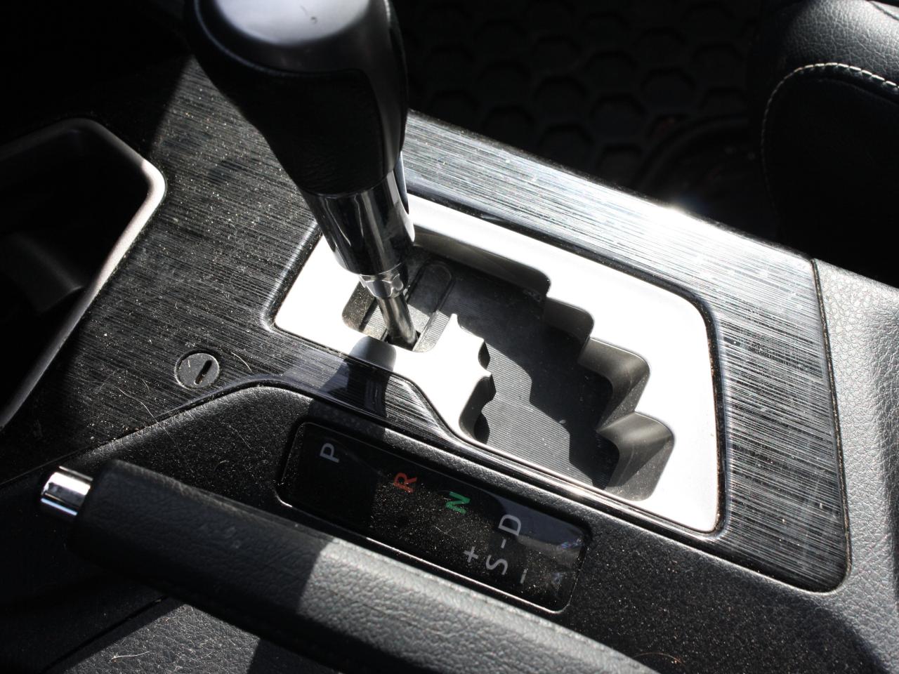 2016 Toyota RAV4 Hybrid Limited AWD / Leather / Heated Seats / Sunroof Photo