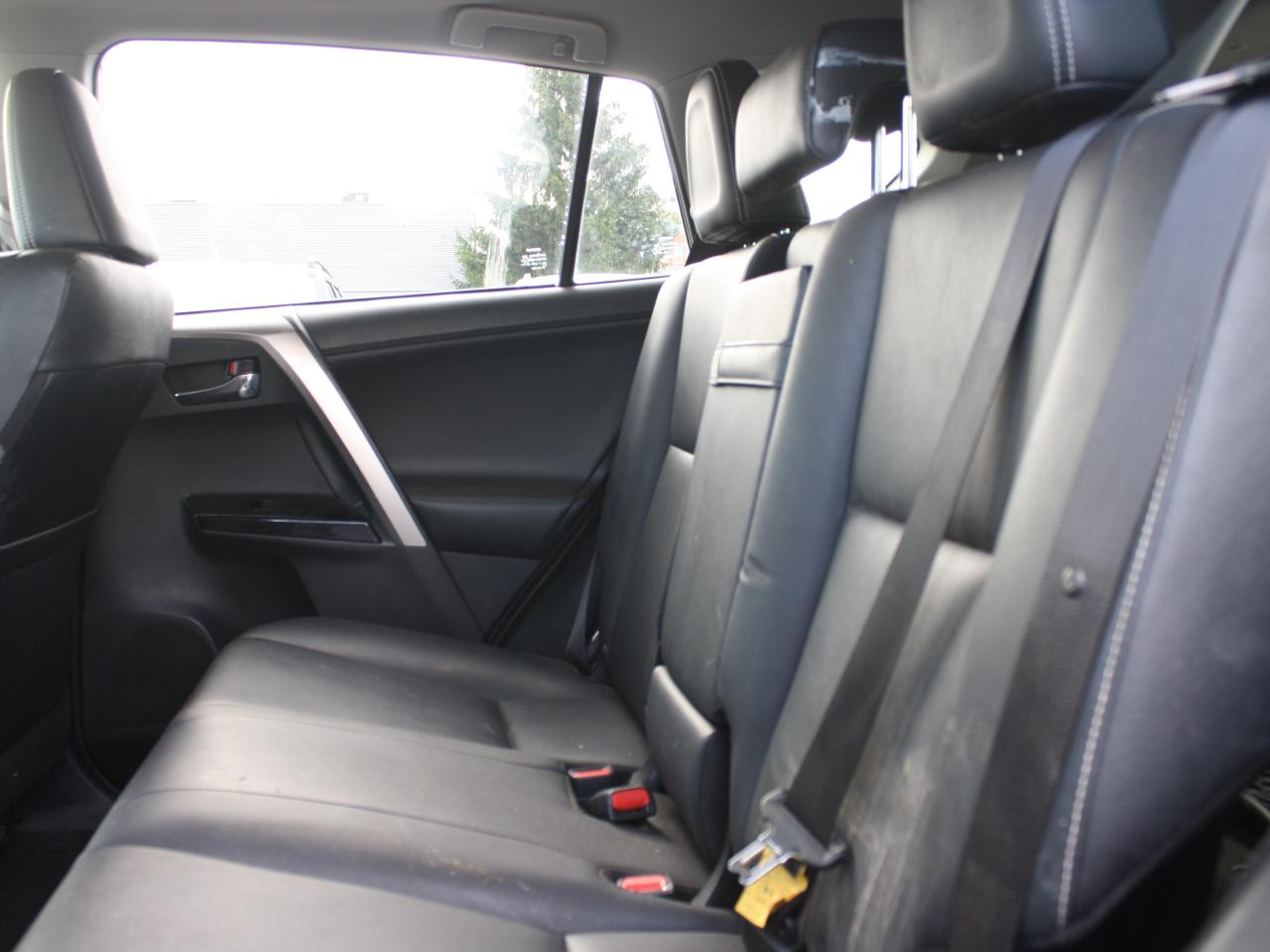 2016 Toyota RAV4 Hybrid Limited AWD / Leather / Heated Seats / Sunroof Photo