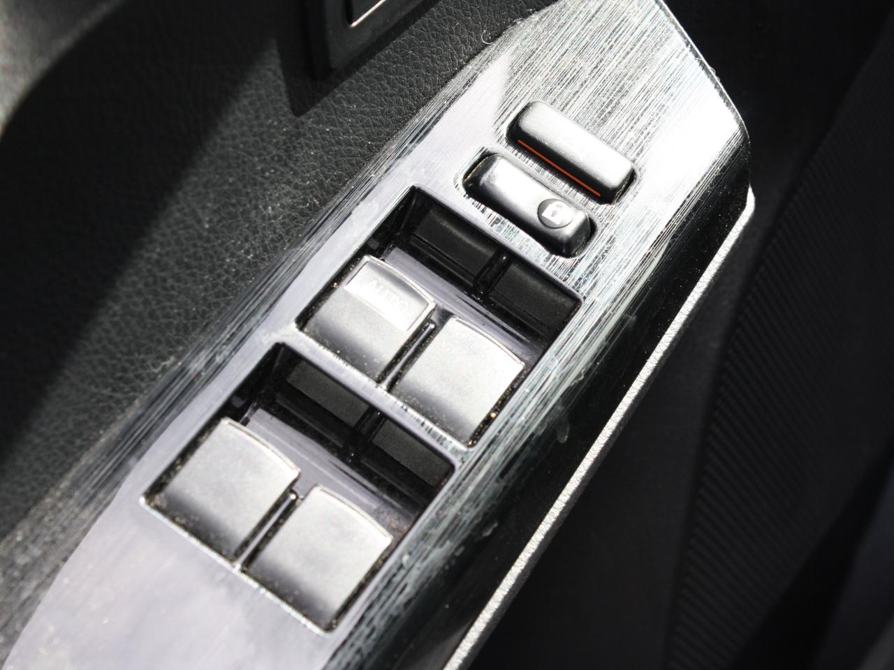 2016 Toyota RAV4 Hybrid Limited AWD / Leather / Heated Seats / Sunroof Photo