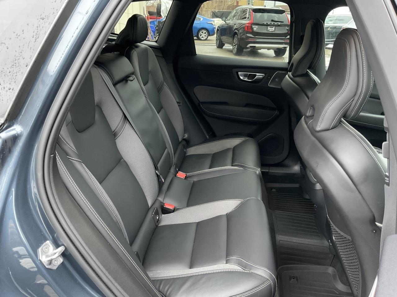 2022 Volvo XC60 B6 R-Design AWD - BOWERS & WILKINS! NAV! 360 CAM! Photo