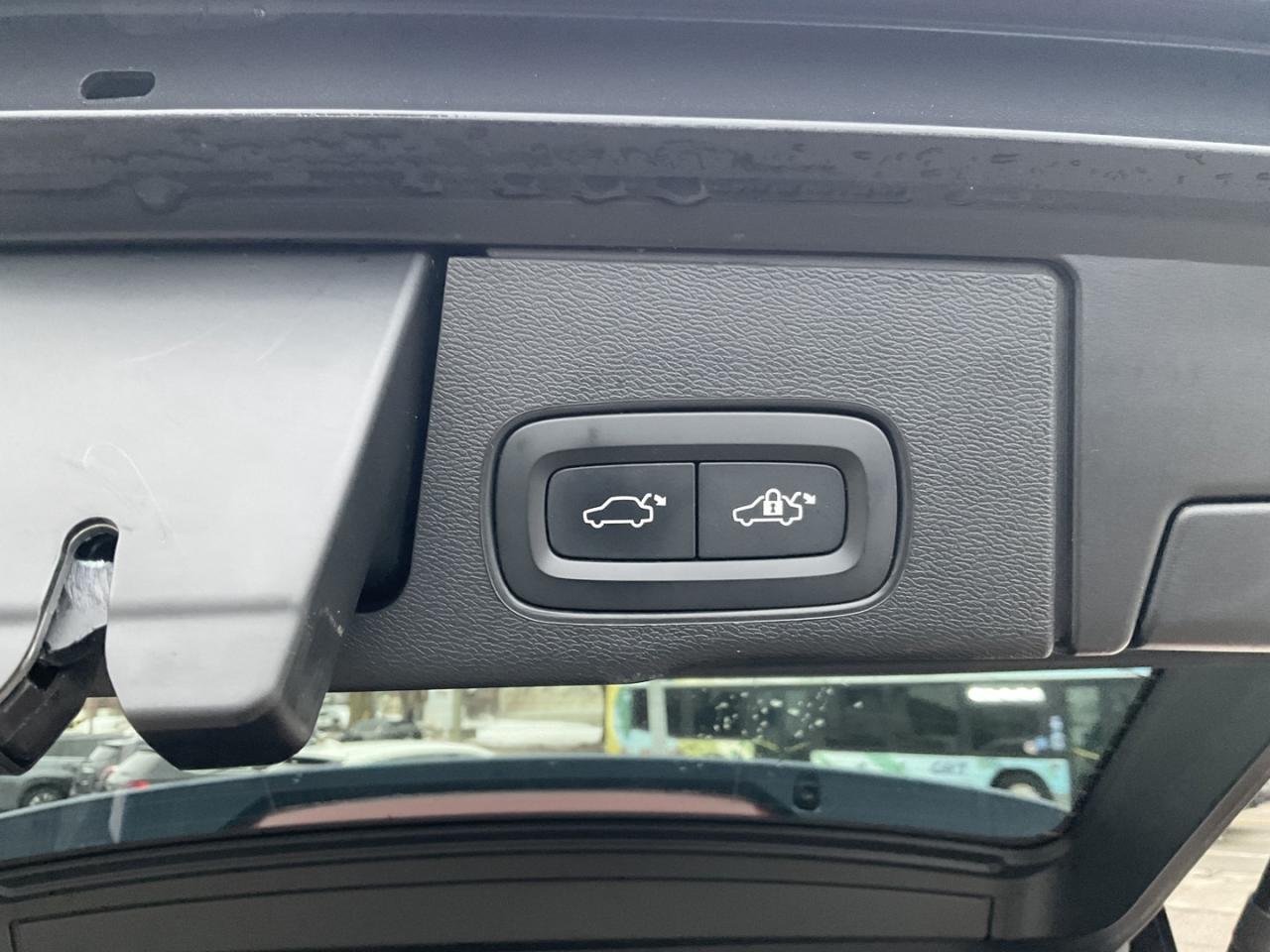 2022 Volvo XC60 B6 R-Design AWD - BOWERS & WILKINS! NAV! 360 CAM! Photo