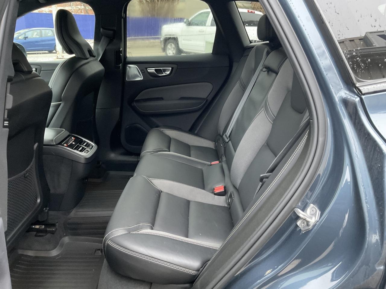 2022 Volvo XC60 B6 R-Design AWD - BOWERS & WILKINS! NAV! 360 CAM! Photo