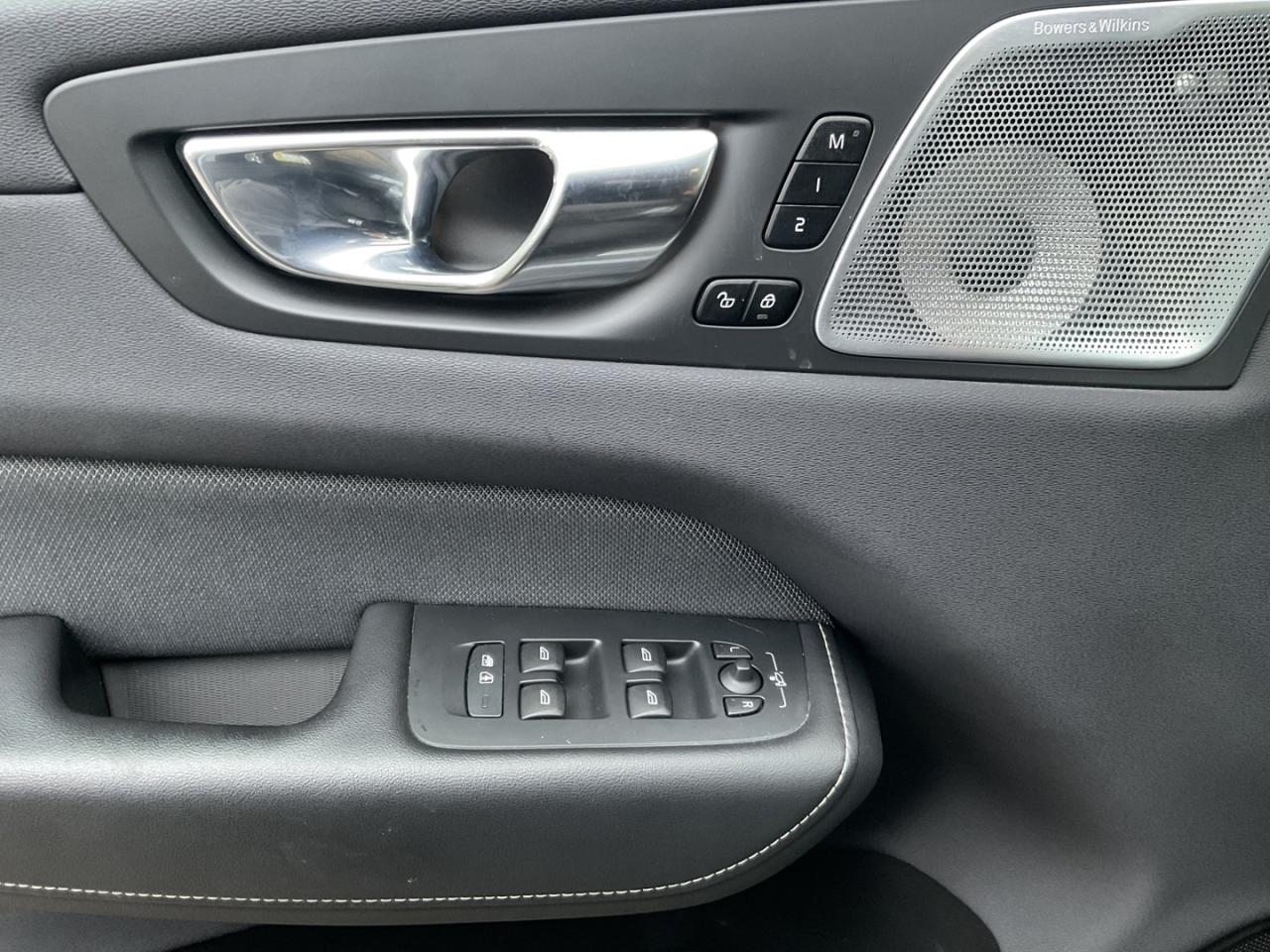 2022 Volvo XC60 B6 R-Design AWD - BOWERS & WILKINS! NAV! 360 CAM! Photo