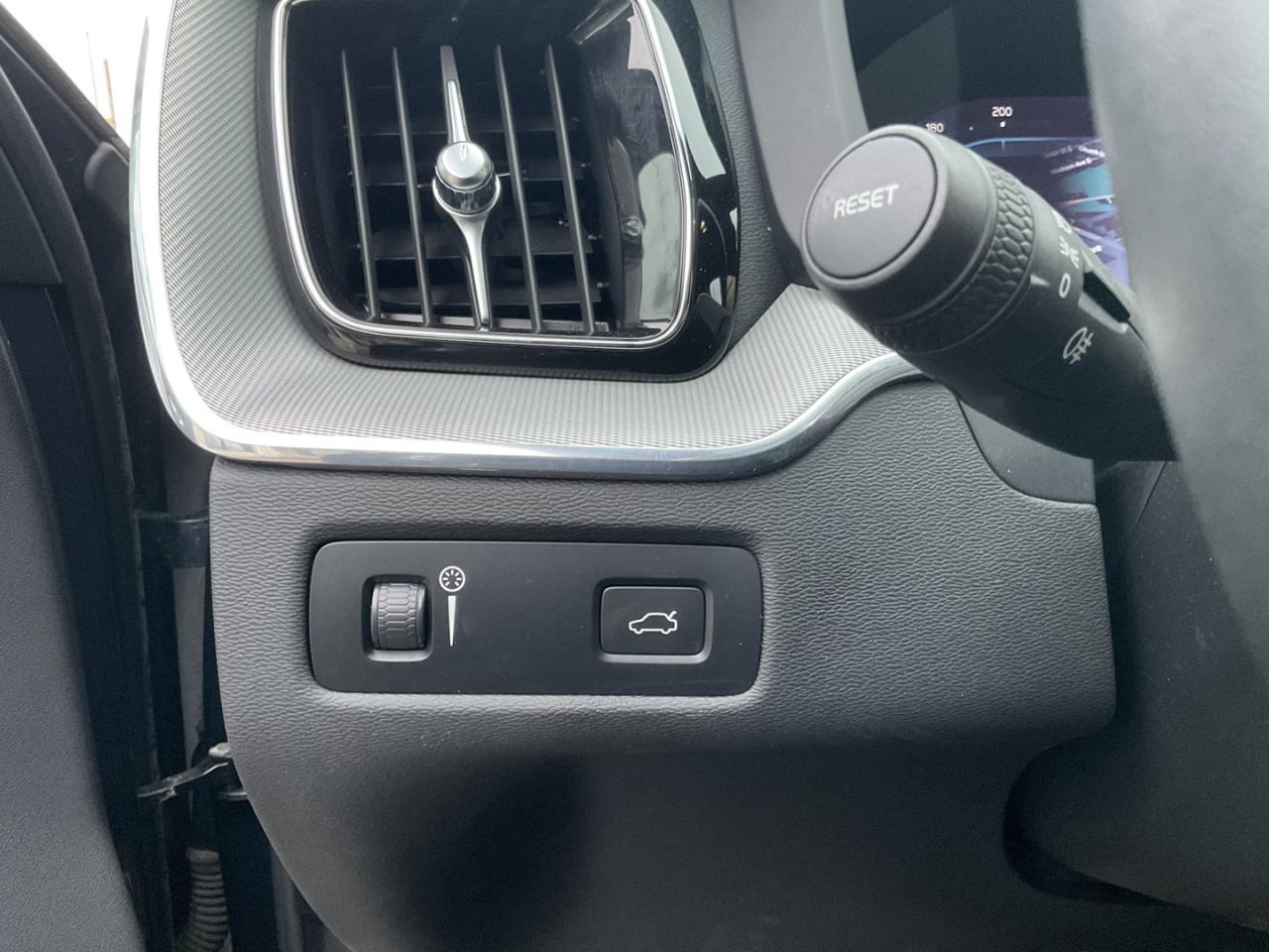 2022 Volvo XC60 B6 R-Design AWD - BOWERS & WILKINS! NAV! 360 CAM! Photo