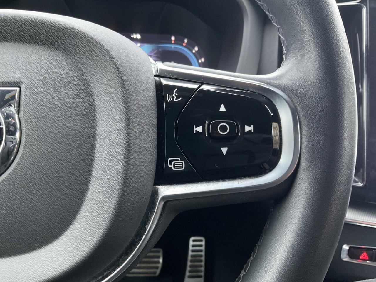 2022 Volvo XC60 B6 R-Design AWD - BOWERS & WILKINS! NAV! 360 CAM! Photo