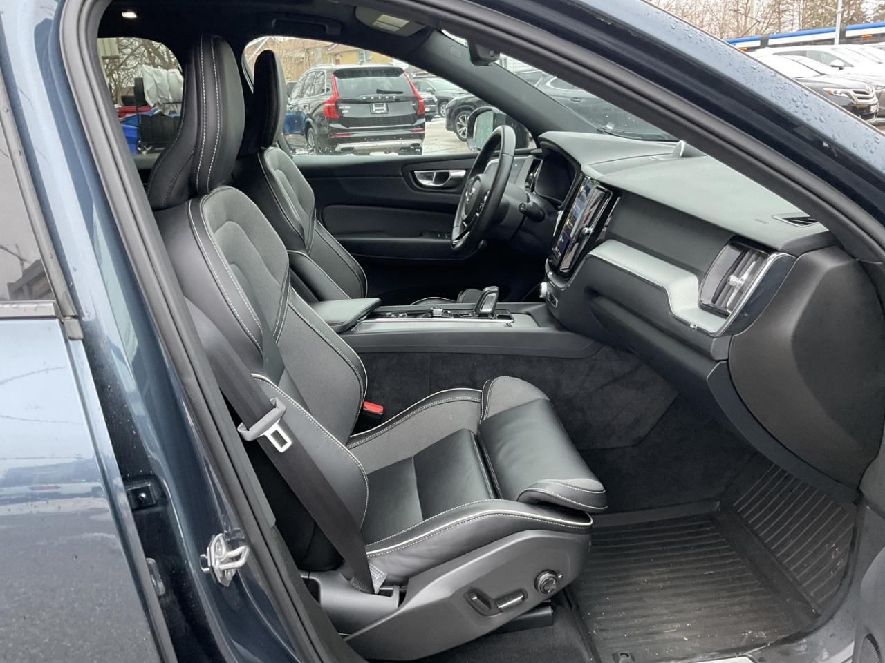 2022 Volvo XC60 B6 R-Design AWD - BOWERS & WILKINS! NAV! 360 CAM! Photo