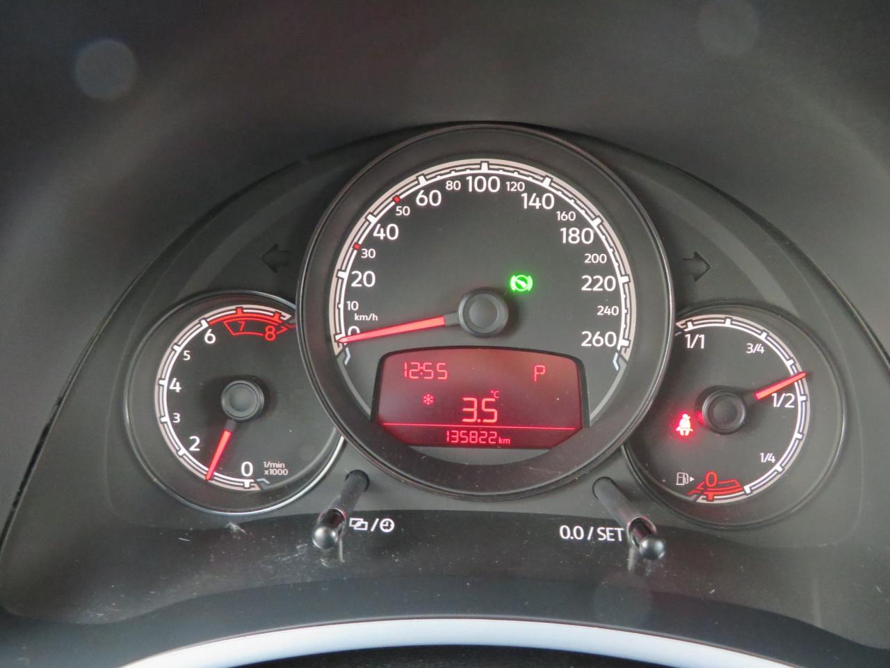 2017 Volkswagen Beetle 2dr Cpe Auto Trendline Photo