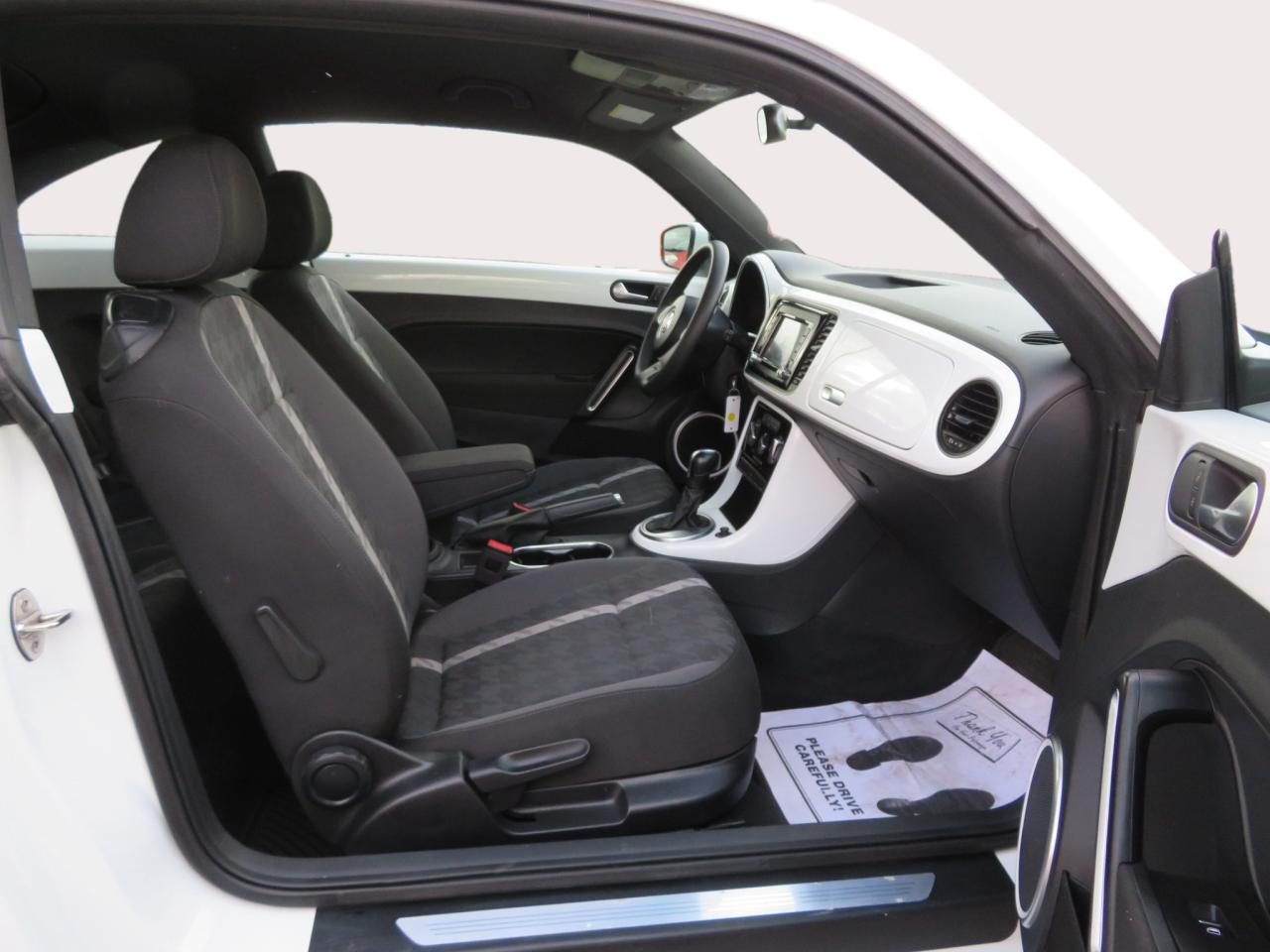 2017 Volkswagen Beetle 2dr Cpe Auto Trendline Photo