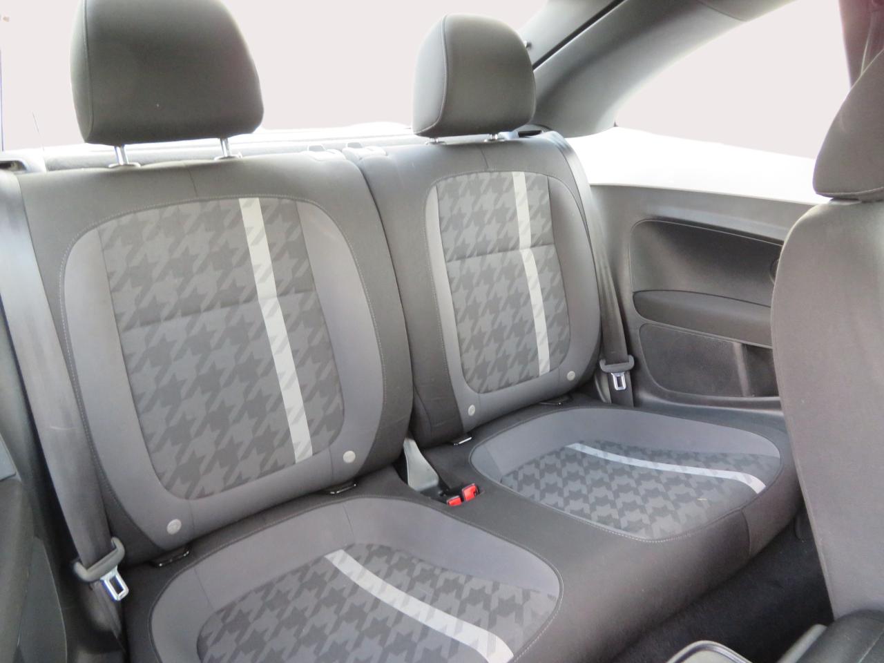 2017 Volkswagen Beetle 2dr Cpe Auto Trendline Photo