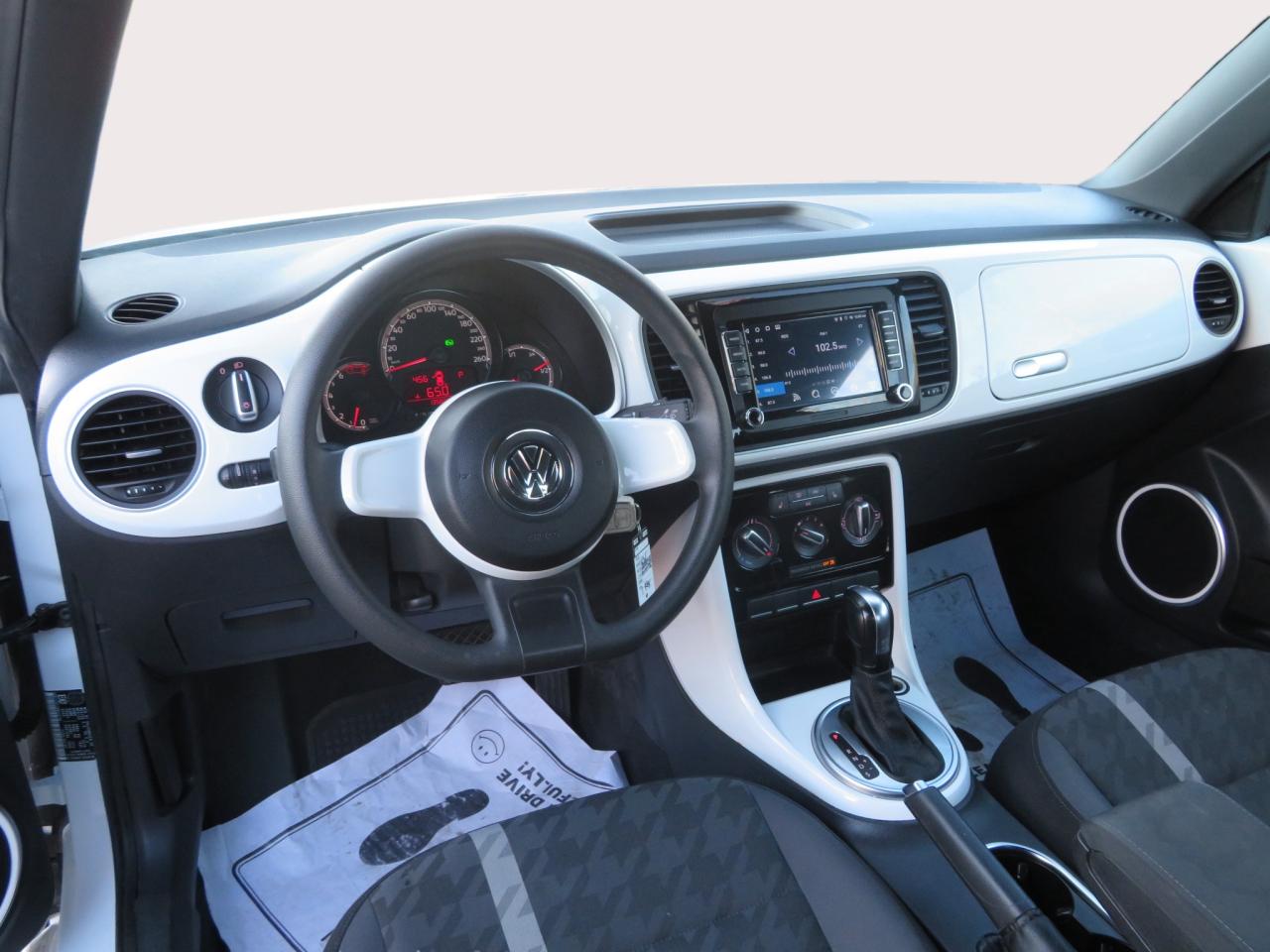 2017 Volkswagen Beetle 2dr Cpe Auto Trendline Photo