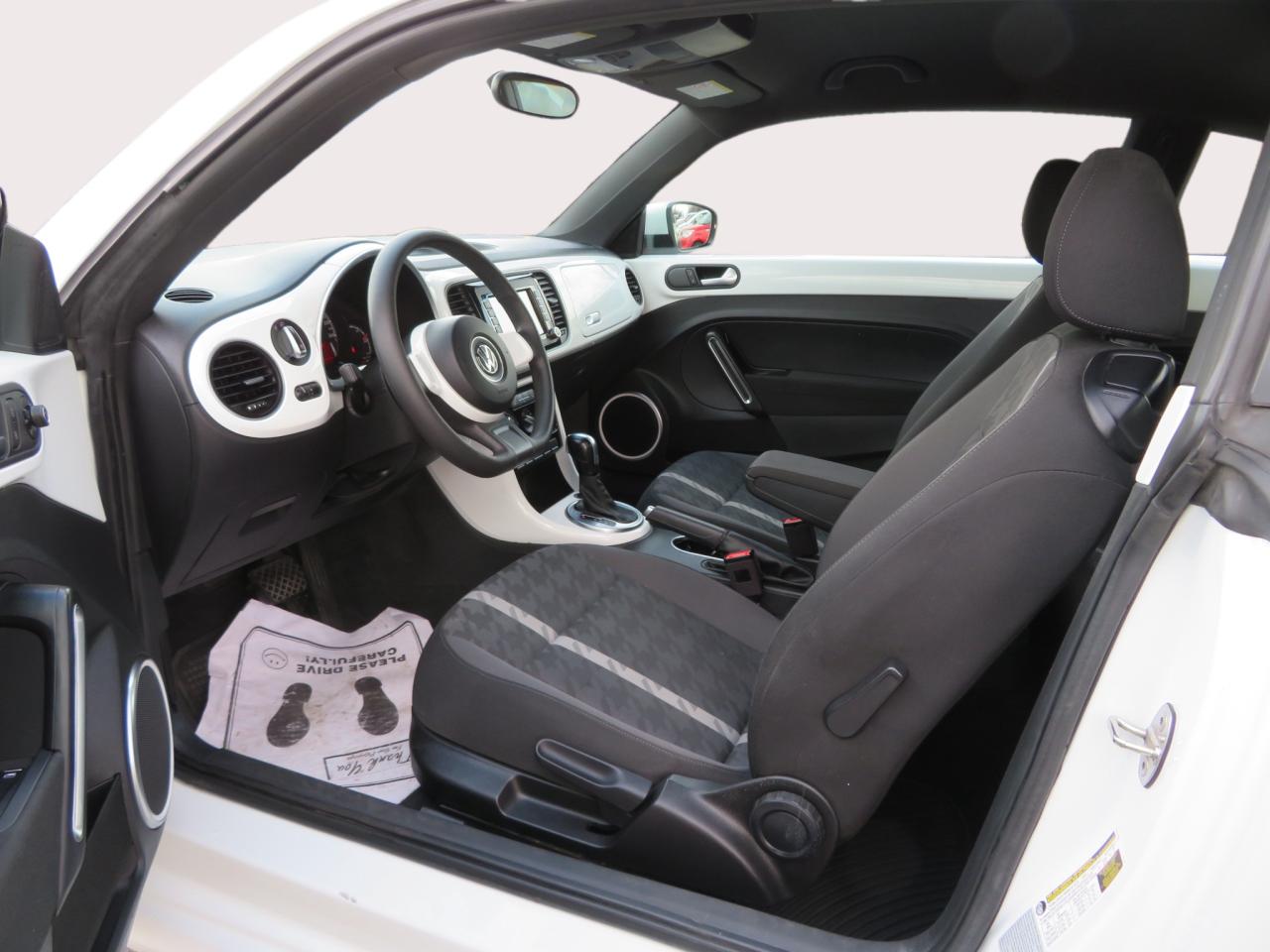 2017 Volkswagen Beetle 2dr Cpe Auto Trendline Photo