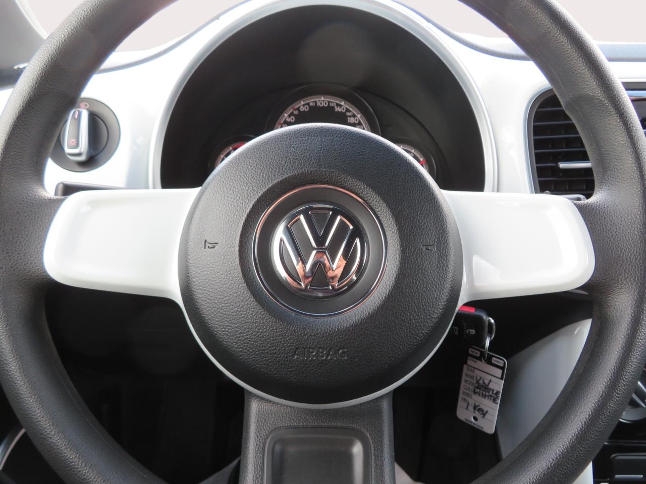 2017 Volkswagen Beetle 2dr Cpe Auto Trendline Photo