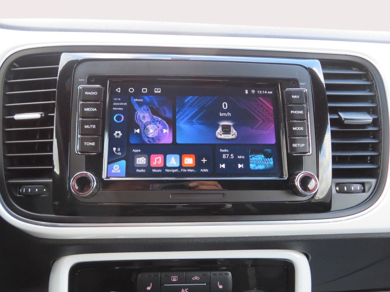 2017 Volkswagen Beetle 2dr Cpe Auto Trendline Photo