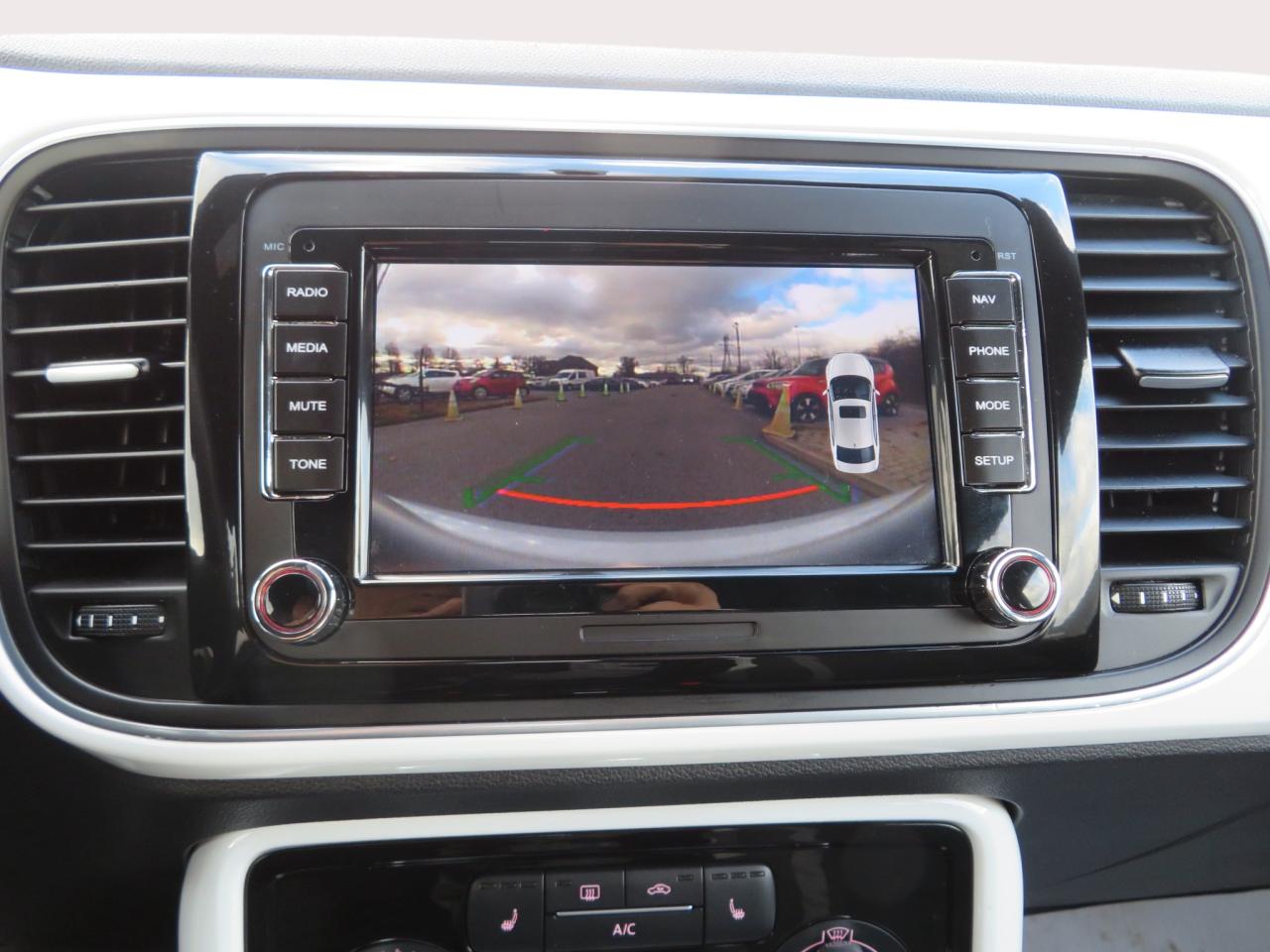 2017 Volkswagen Beetle 2dr Cpe Auto Trendline Photo