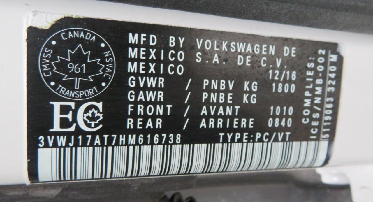 2017 Volkswagen Beetle 2dr Cpe Auto Trendline Photo