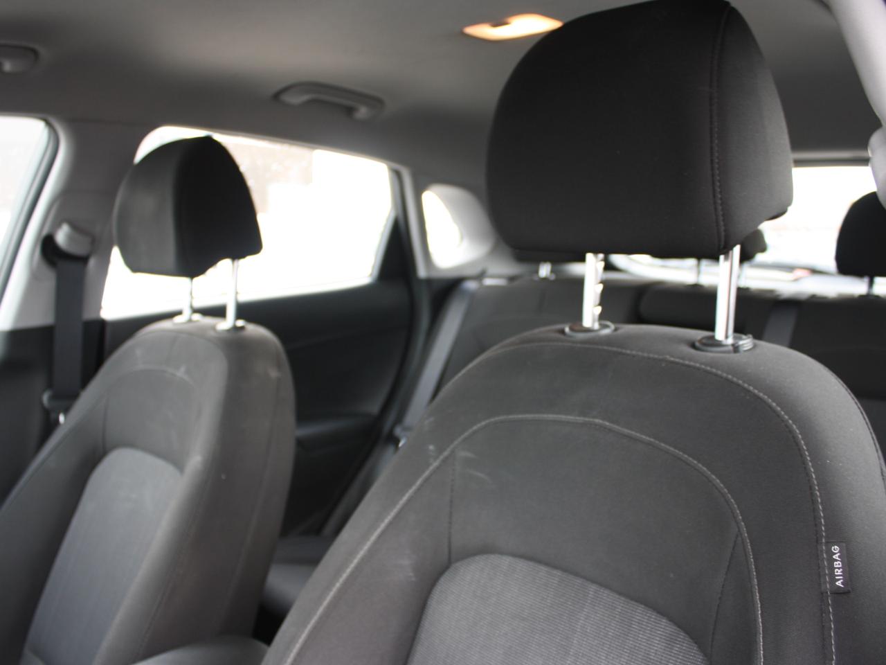 2022 Hyundai KONA Essential AWD / Heated Seats / Bluetooth / Camera Photo