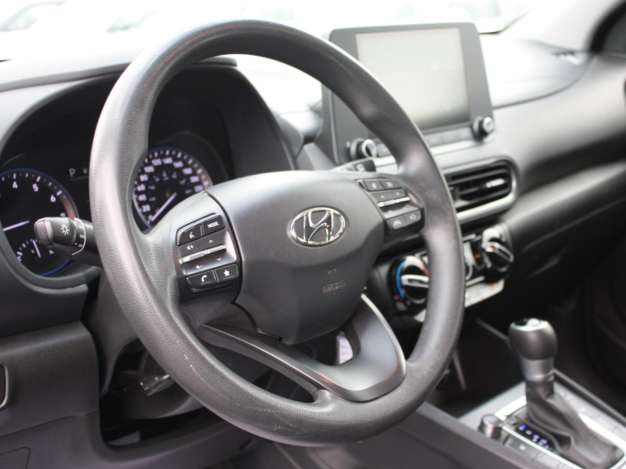 2022 Hyundai KONA Essential AWD / Heated Seats / Bluetooth / Camera Photo