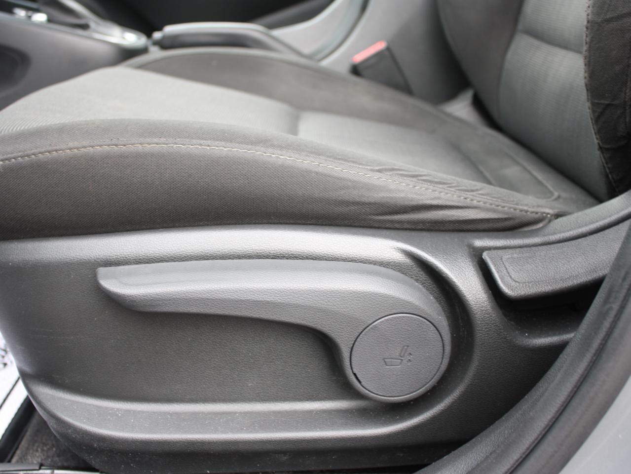 2022 Hyundai KONA Essential AWD / Heated Seats / Bluetooth / Camera Photo