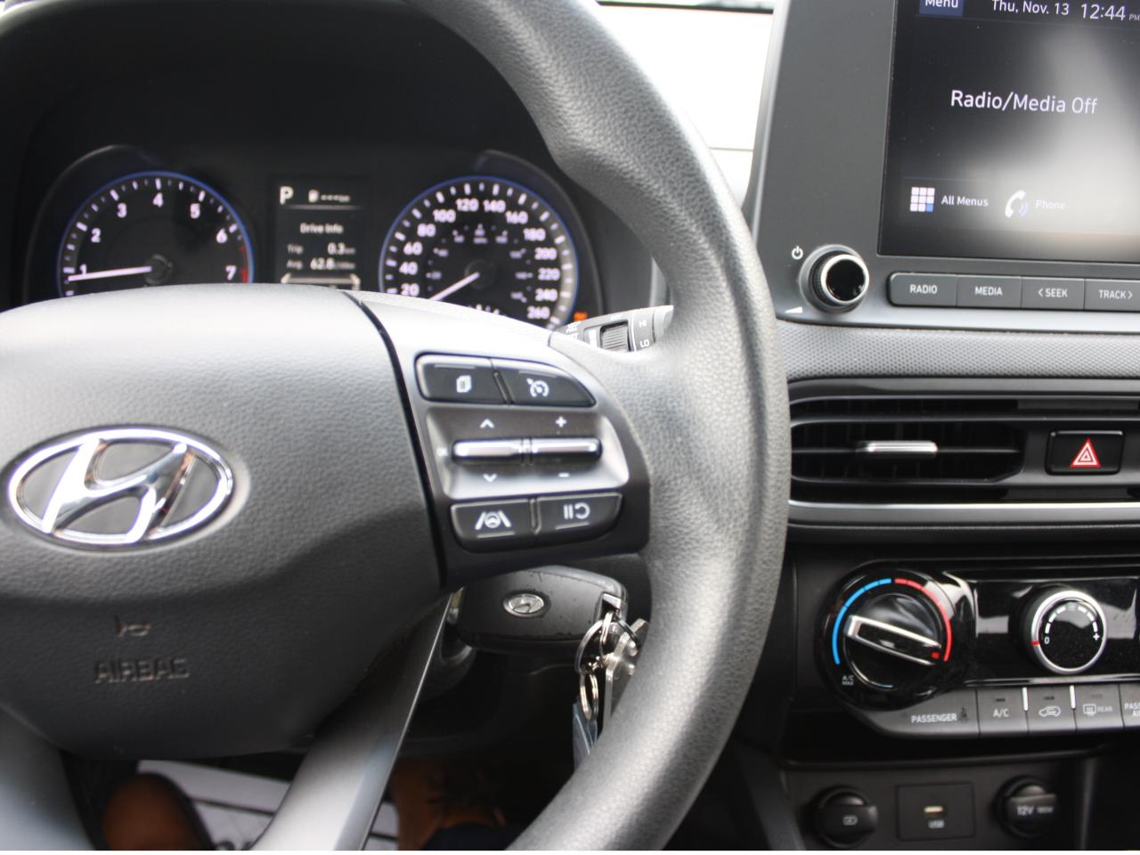 2022 Hyundai KONA Essential AWD / Heated Seats / Bluetooth / Camera Photo