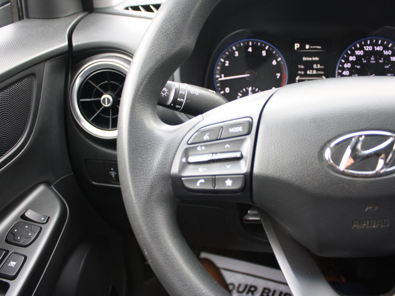 2022 Hyundai KONA Essential AWD / Heated Seats / Bluetooth / Camera Photo