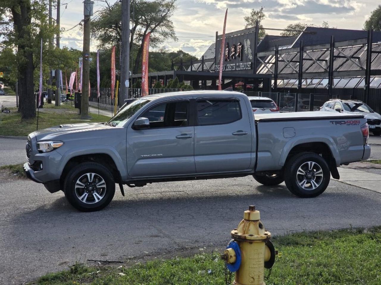 2019 Toyota Tacoma SR5 V6 4x4   TOYOTA TACOMA DOUBLE CAB/SR5/TRD SPOR Photo