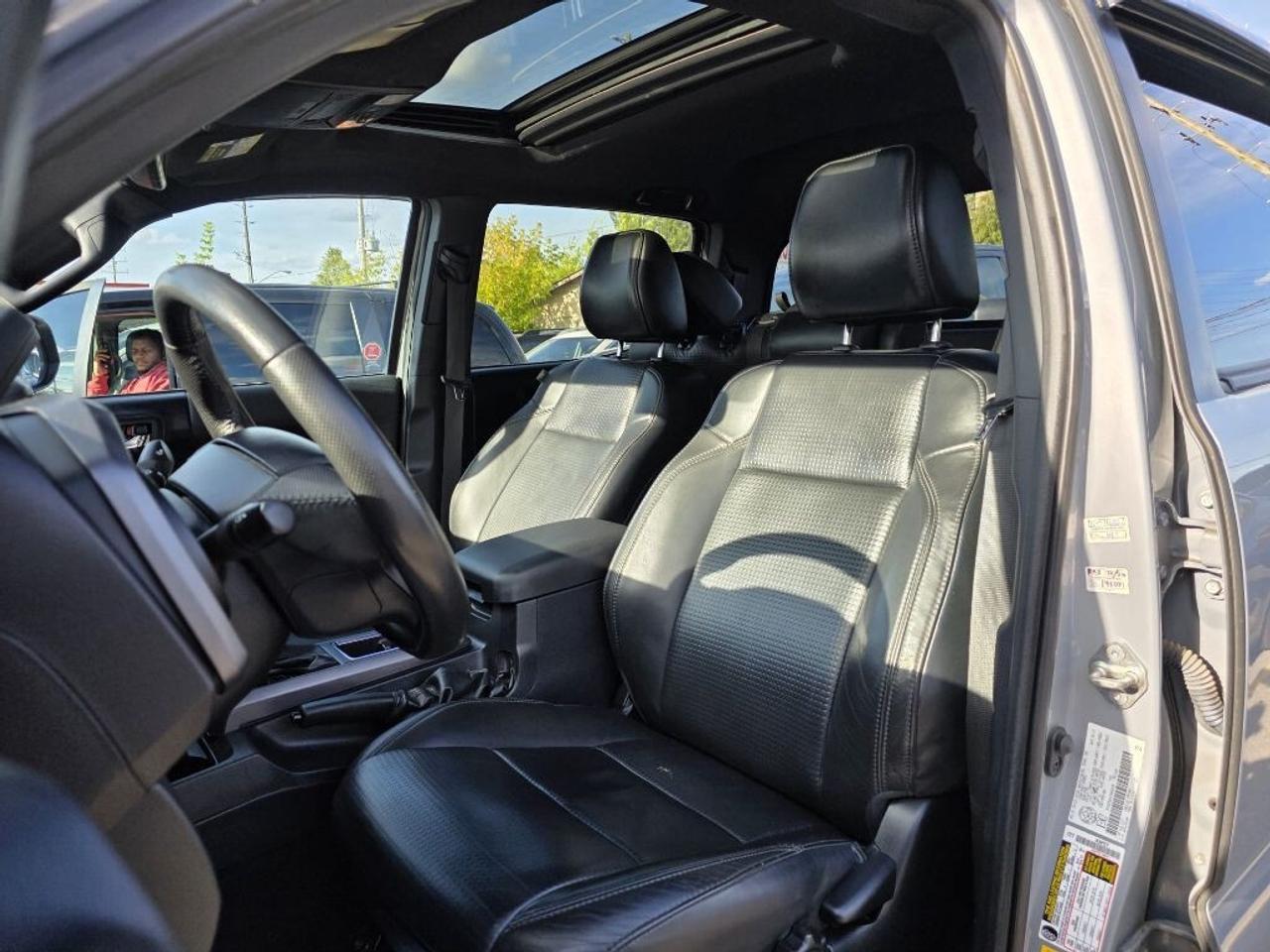 2019 Toyota Tacoma SR5 V6 4x4   TOYOTA TACOMA DOUBLE CAB/SR5/TRD SPOR Photo