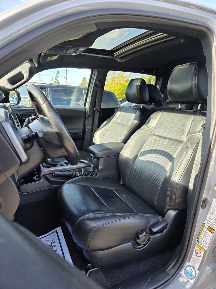 2019 Toyota Tacoma SR5 V6 4x4   TOYOTA TACOMA DOUBLE CAB/SR5/TRD SPOR Photo