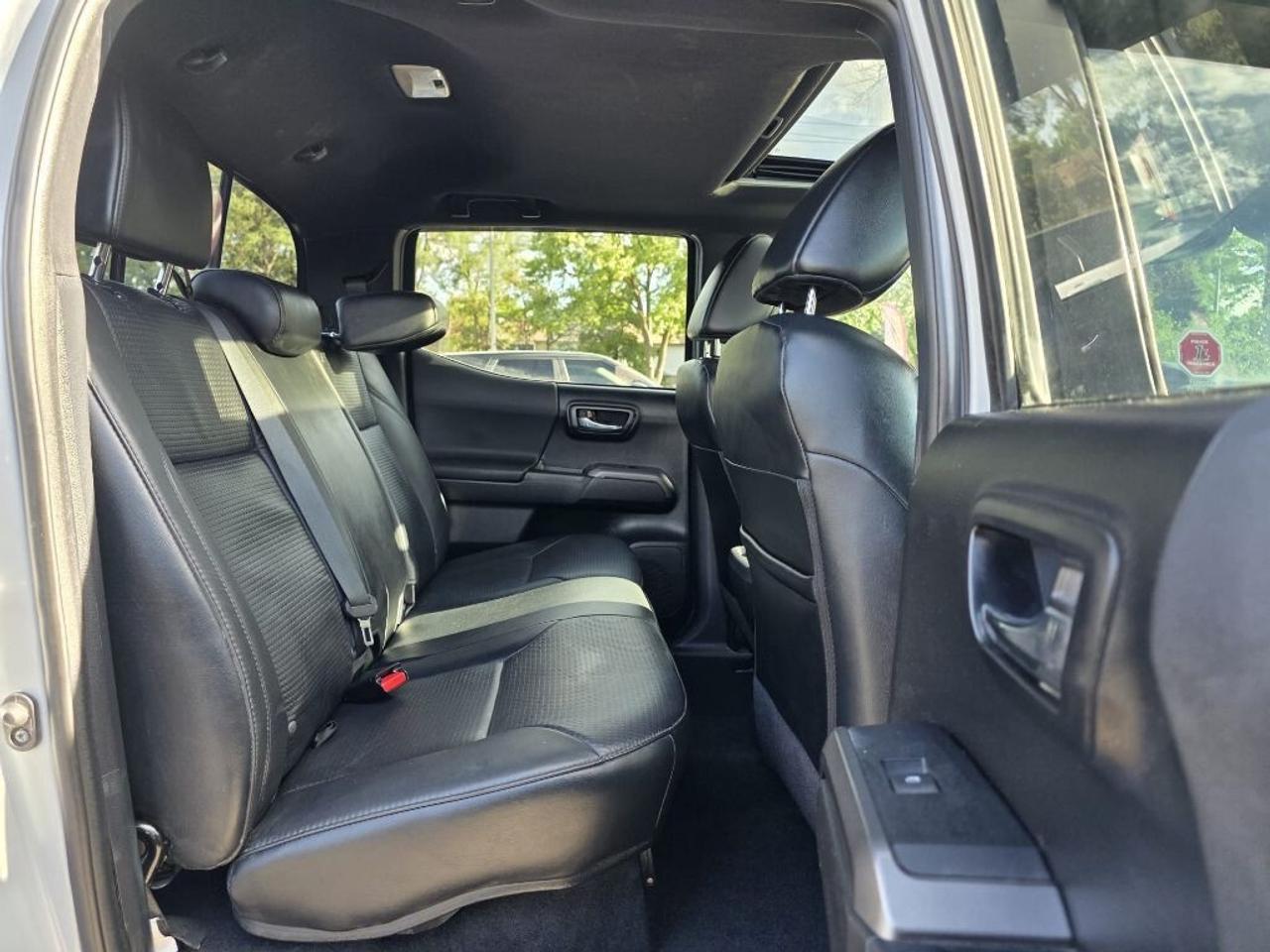 2019 Toyota Tacoma SR5 V6 4x4   TOYOTA TACOMA DOUBLE CAB/SR5/TRD SPOR Photo