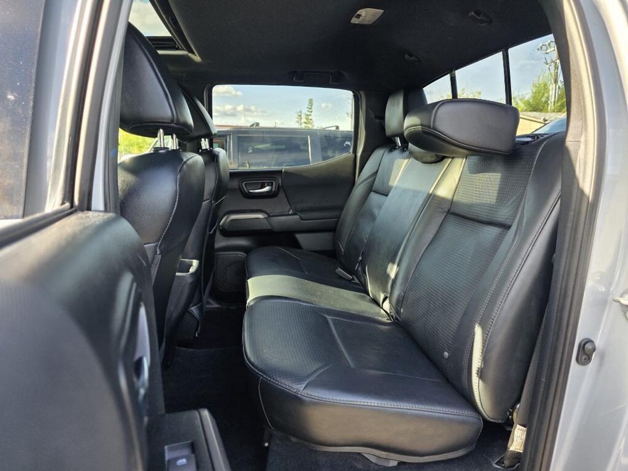 2019 Toyota Tacoma SR5 V6 4x4   TOYOTA TACOMA DOUBLE CAB/SR5/TRD SPOR Photo