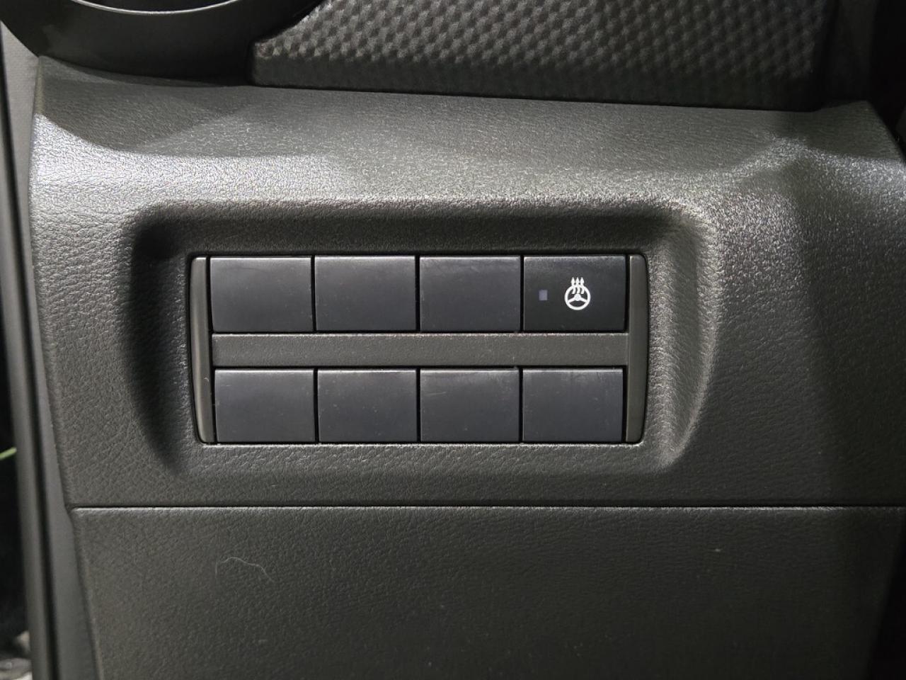 2024 Nissan Kicks SV CVT No Accidents One Owner APPLE CAR-PLAY PARK Photo