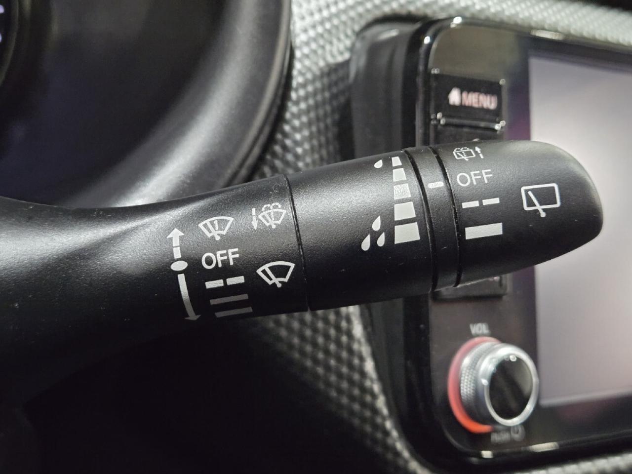 2024 Nissan Kicks SV CVT No Accidents One Owner APPLE CAR-PLAY PARK Photo