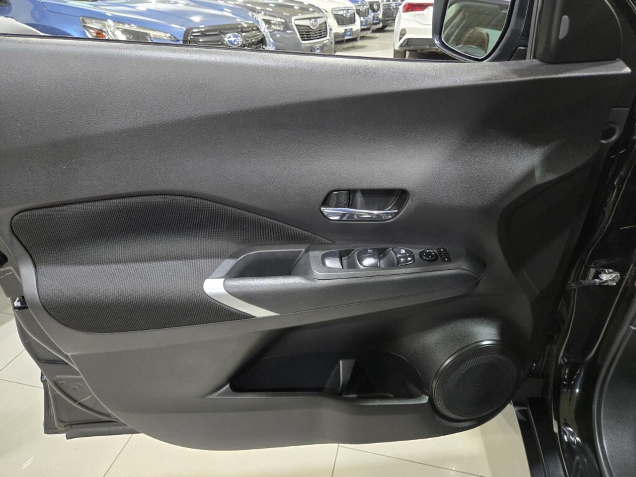 2024 Nissan Kicks SV CVT No Accidents One Owner APPLE CAR-PLAY PARK Photo