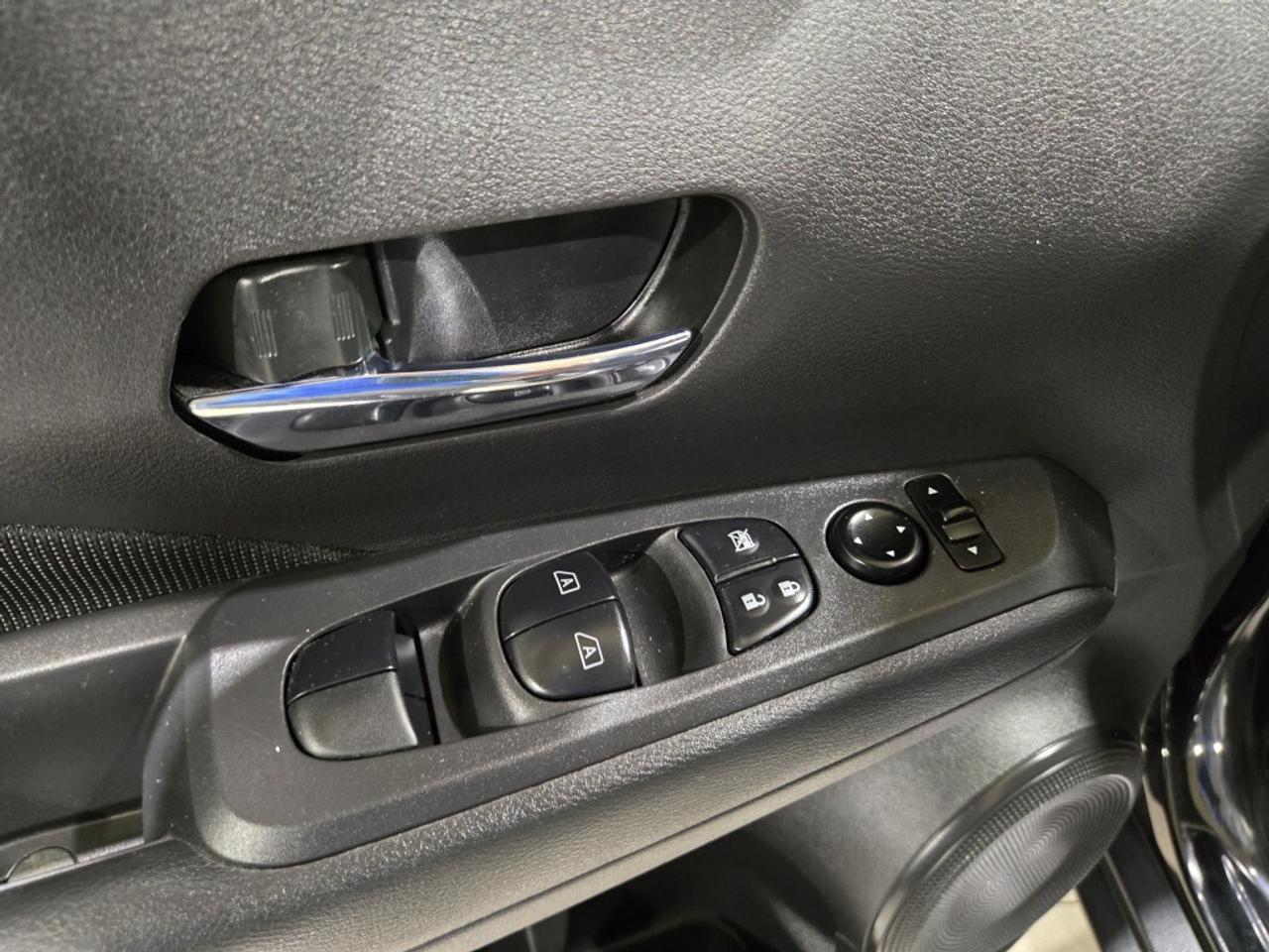 2024 Nissan Kicks SV CVT No Accidents One Owner APPLE CAR-PLAY PARK Photo