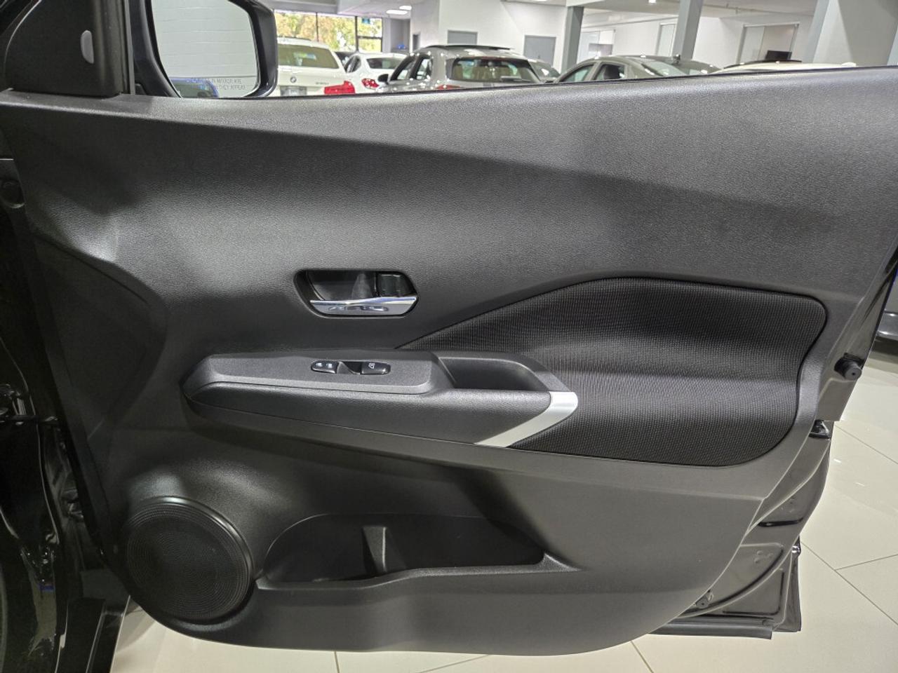 2024 Nissan Kicks SV CVT No Accidents One Owner APPLE CAR-PLAY PARK Photo